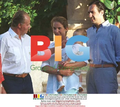 King Juan Carlos plays with grandson at Marivent Palace