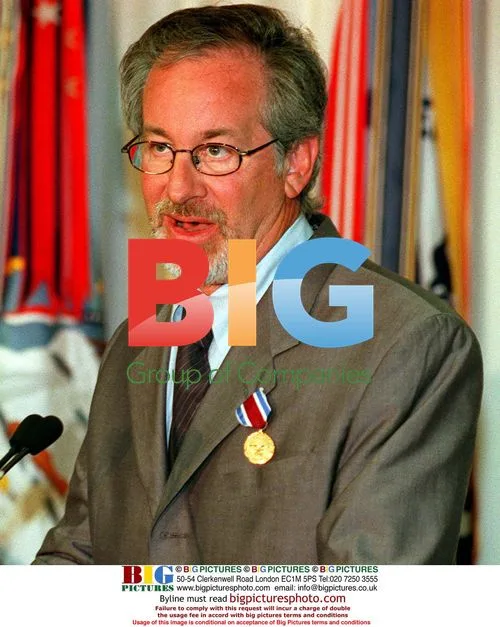 Spielberg Receives DoD Award at Pentagon