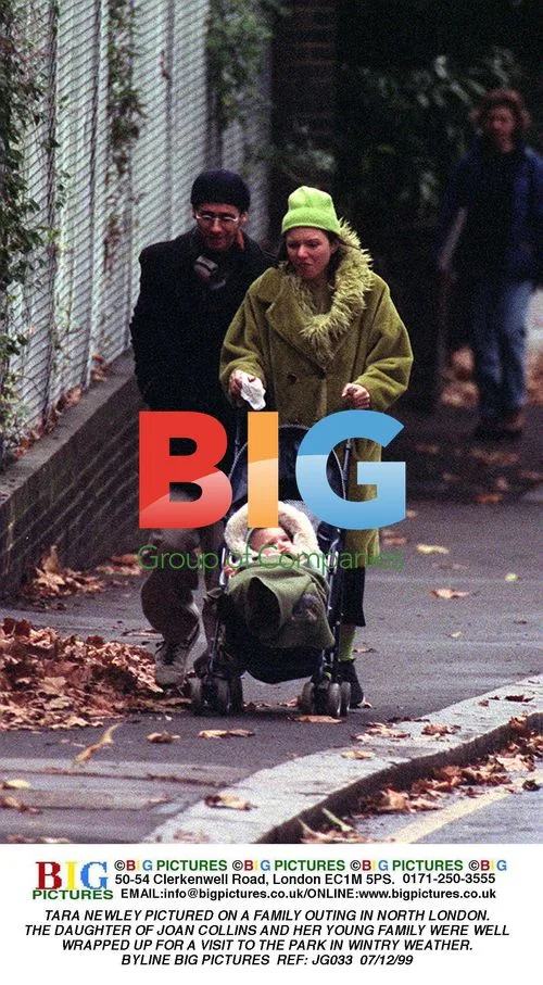 TARA NEWLEY Spotted on Family Outing