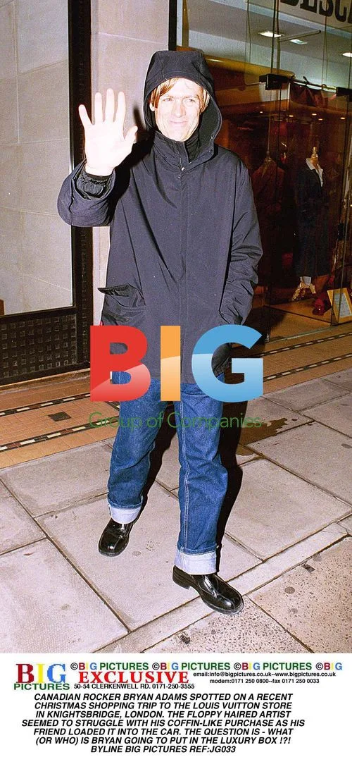 Bryan Adams Spotted Christmas Shopping