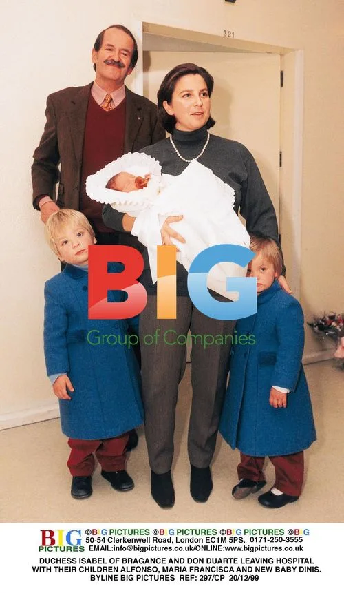 DUCHESS ISABEL AND DON DUARTE LEAVE HOSPITAL WITH KIDS