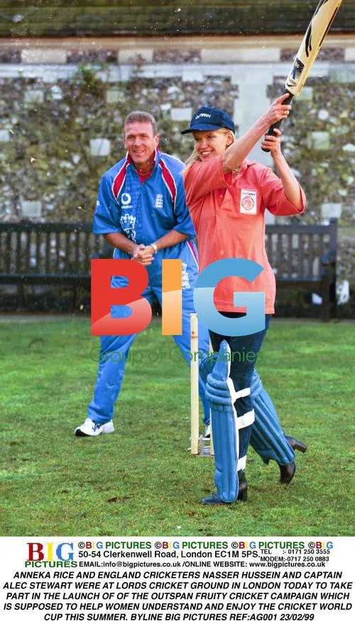 Anneka Rice and England cricketers launch Outspan Fruity Cricket