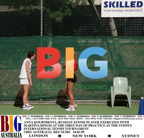 Anna Kournikova practices with Martina Hingis