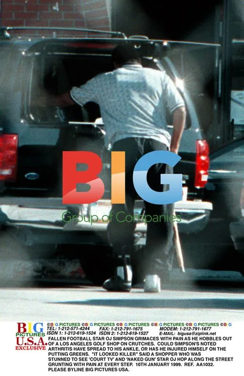 OJ Simpson Hobbles on Crutches