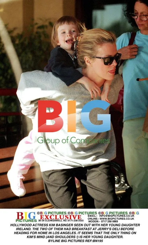 Kim Basinger and Daughter Ireland Out for Breakfast