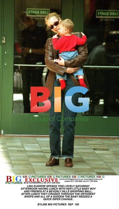 LISA KUDROW OUT WITH BABY IN BEVERLY HILLS