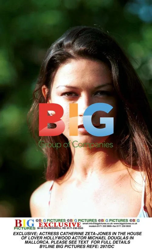 CATHERINE ZETA-JONES AND MICHAEL DOUGLAS IN MALLORCA
