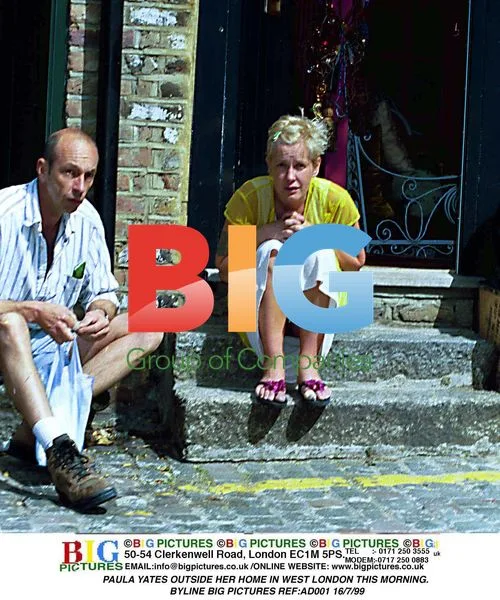 Paula Yates confronts journalists outside home