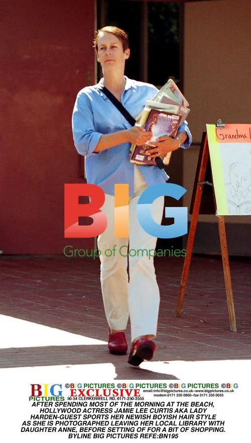Jamie Lee Curtis Leaves Library With Daughter