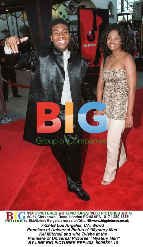 Kel Mitchell and wife at "Mystery Men" premiere