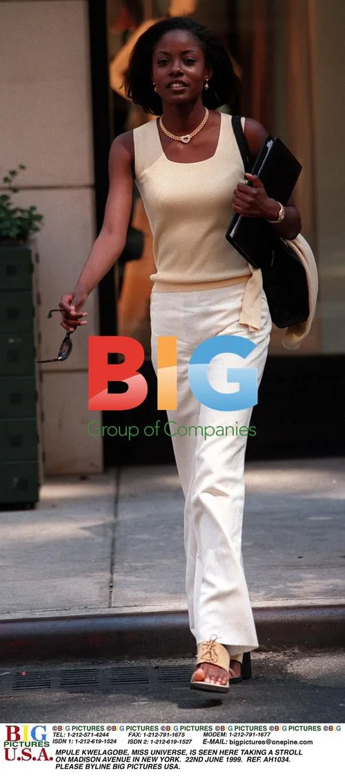 Mpule Kwelagobe, Miss Universe, Strolling in NYC
