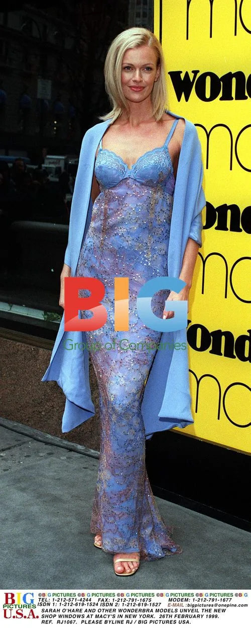 Wonderbra Models Unveil Macy's Windows