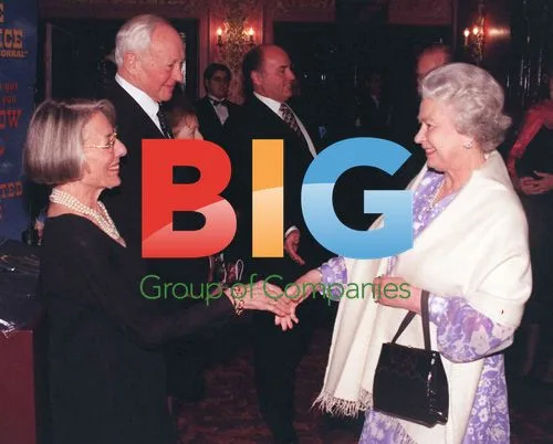Queen attends "Oklahoma" performance