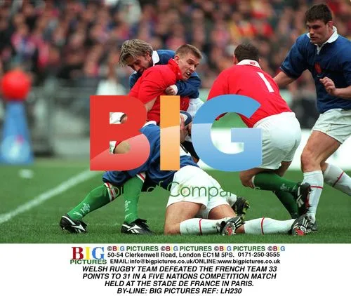 Welsh Rugby Team Defeats French 33-31 in Five Nations