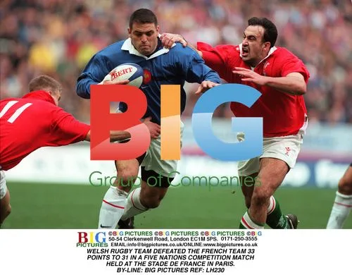 Welsh Rugby Team Defeats French 33-31 in Five Nations