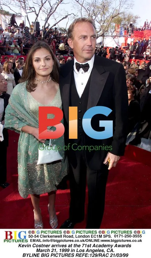 Kevin Costner at 71st Academy Awards