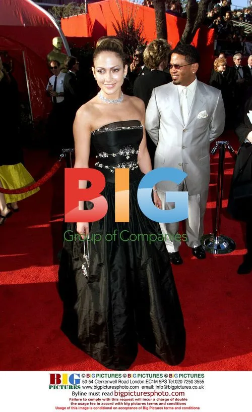 Jenifer Lopez at 71st Academy Awards