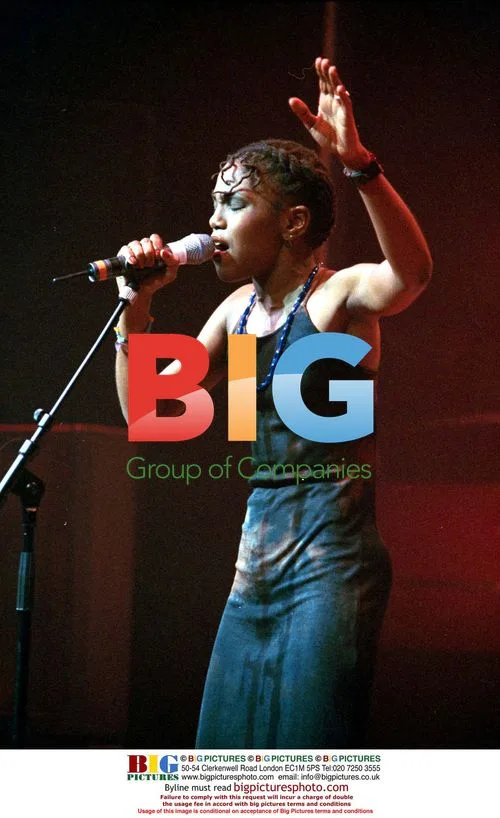 SINGER CARLEEN ANDERSON PERFORMING