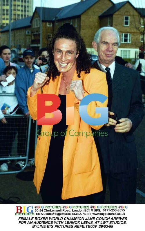 FEMALE BOXER JANE COUCH MEETS LENNOX LEWIS