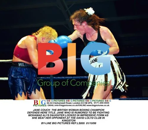 Jane Couch Defends Boxing Title