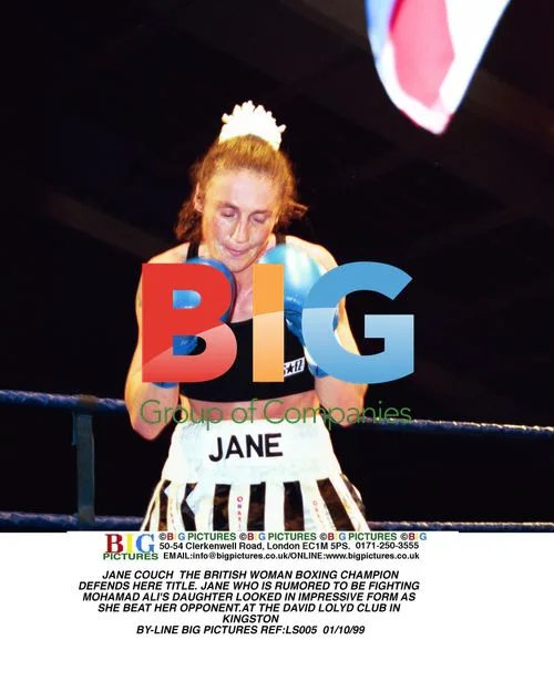 Jane Couch Defends Boxing Title