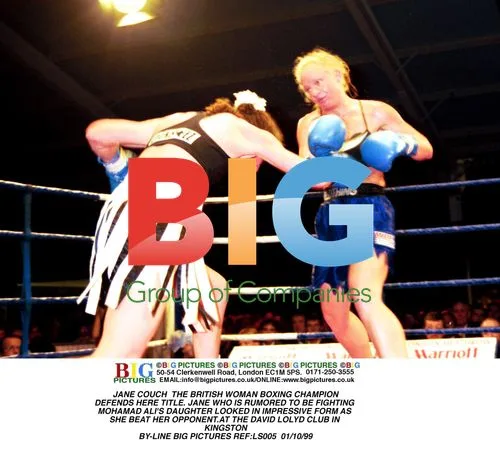 Jane Couch Defends Boxing Title
