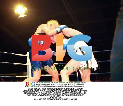Jane Couch Defends Boxing Title