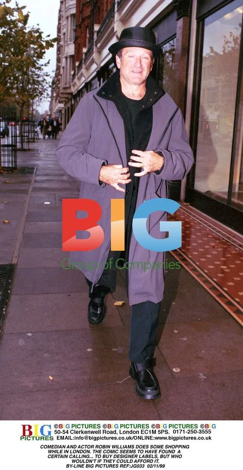 Robin Williams shopping in London