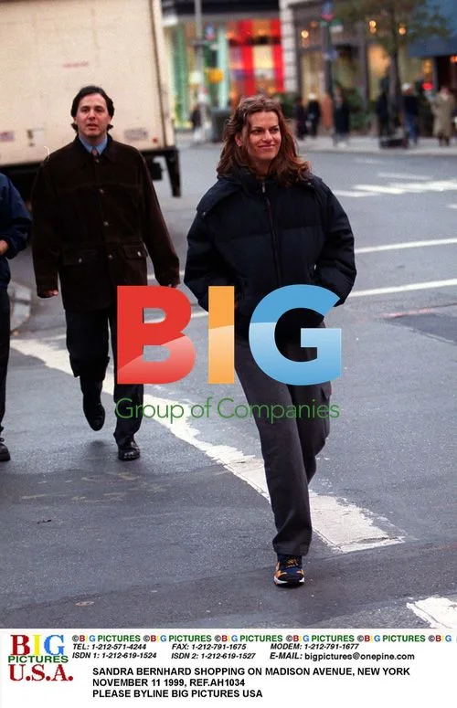 SANDRA BERNHARD SHOPPING IN NYC