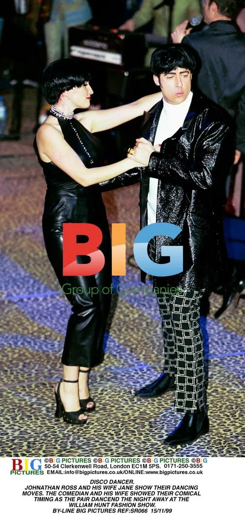 JOHNATHAN ROSS and JANE dancing at fashion show