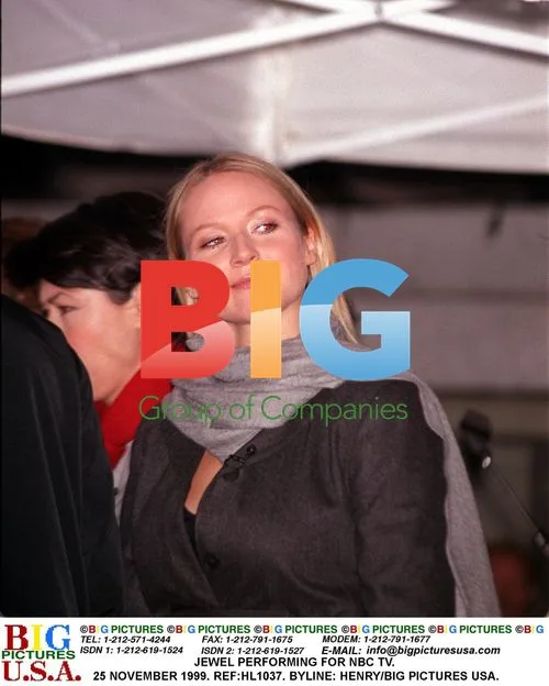 Jewel Performing for NBC TV