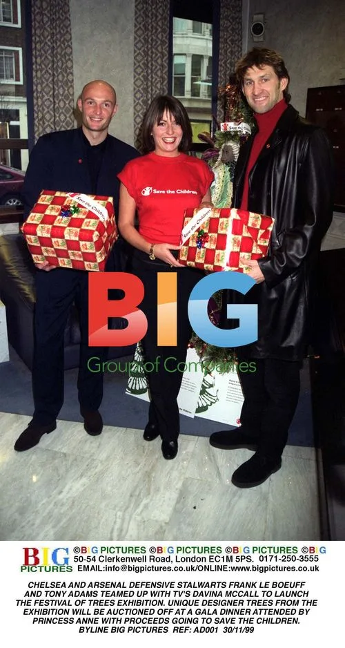 CHELSEA AND ARSENAL STARS LAUNCH FESTIVAL OF TREES