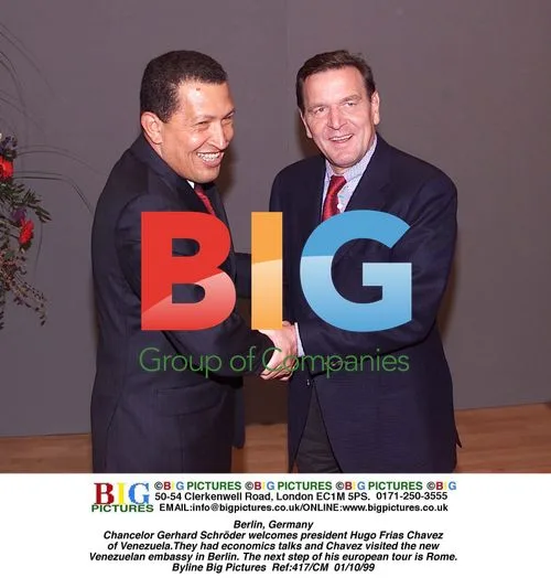 Schrder Welcomes Chavez in Berlin