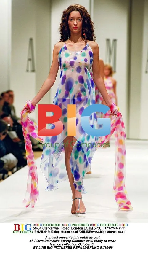 Pierre Balmain Spring-Summer 2000 Fashion Show