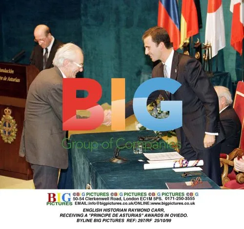 Raymond Carr Receives Principe de Asturias Award