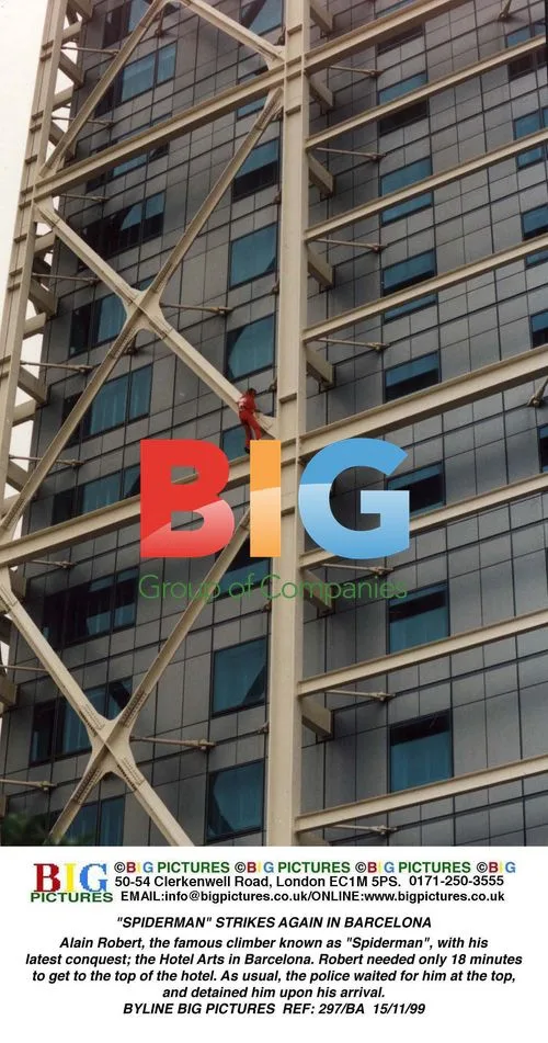 "SPIDERMAN" Climbs Hotel Arts in Barcelona