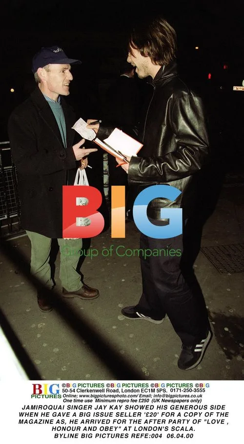 JAMIROQUAI SINGER JAY KAY GIVES BIG ISSUE SELLER £20