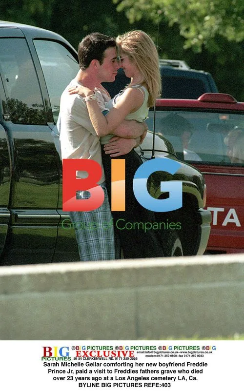 Sarah Michelle Gellar and Freddie Prince Jr. at cemetery