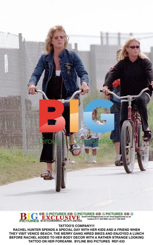 Rachel Hunter Gets Tattoo in Venice Beach
