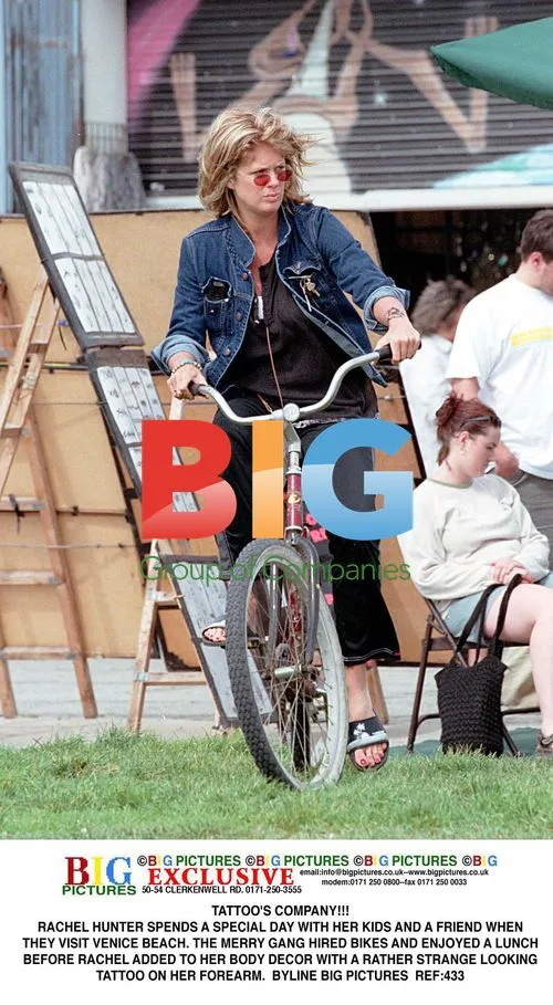 Rachel Hunter Gets Tattoo with Family