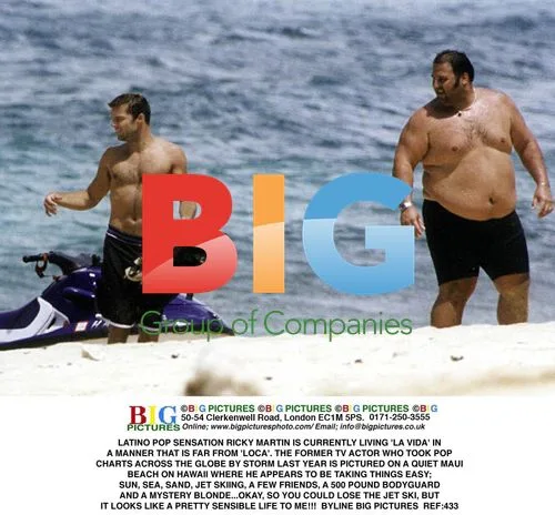 Ricky Martin Relaxes on Maui Beach