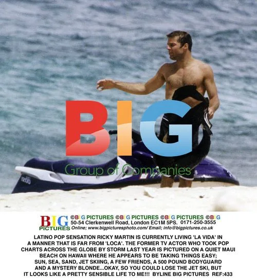 Ricky Martin Relaxes on Maui Beach