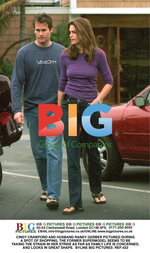 Cindy Crawford and Husband Shopping