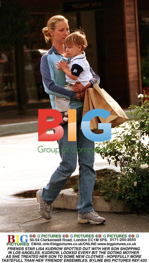Lisa Kudrow Shops with Son