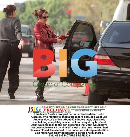 Lisa Marie Presley Helps Spaced Out Boyfriend