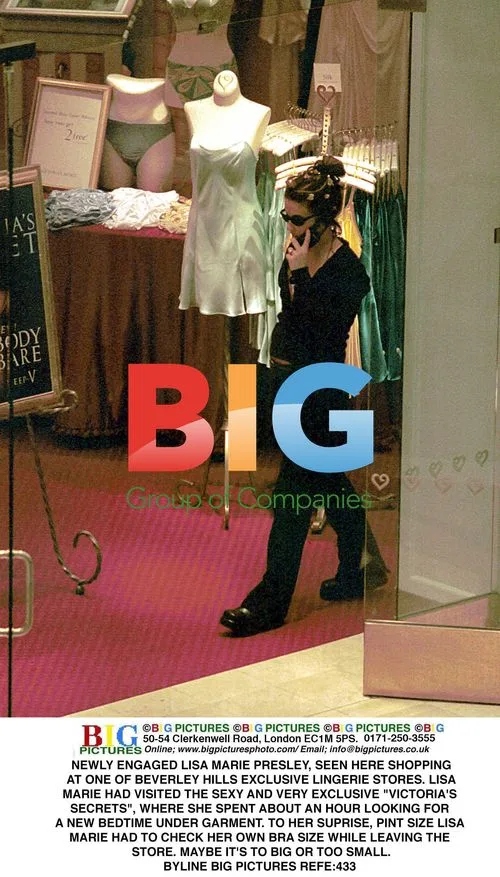 Lisa Marie Presley Shops at Victoria's Secret