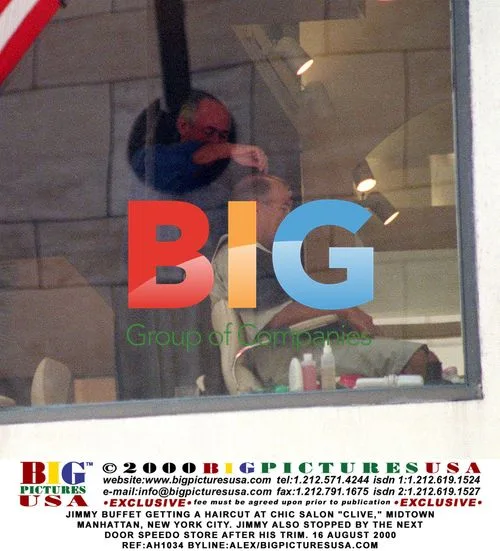 Jimmy Buffet gets haircut in NYC