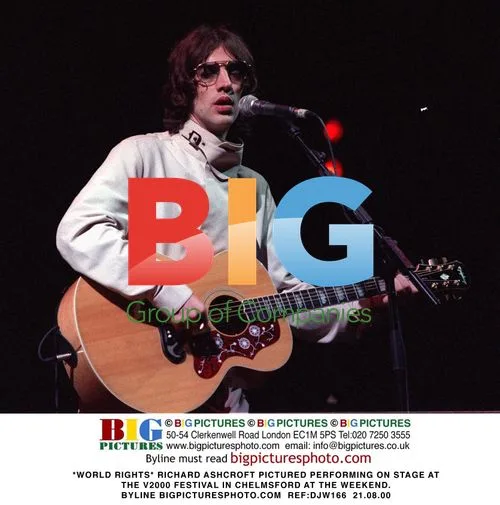 Richard Ashcroft Performing at V2000 Festival