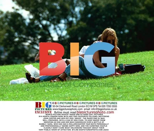 Sara Cox and boyfriend in North London park