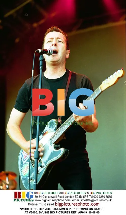 JOE STRUMMER performing at V2000